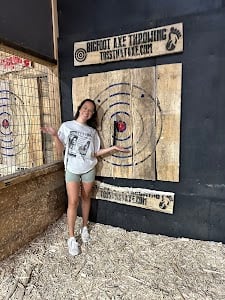 Hochatown Bigfoot Axe Throwing place picture